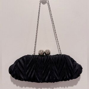 Vintage Elegant Black Evening Clutch with Modern Design EUC